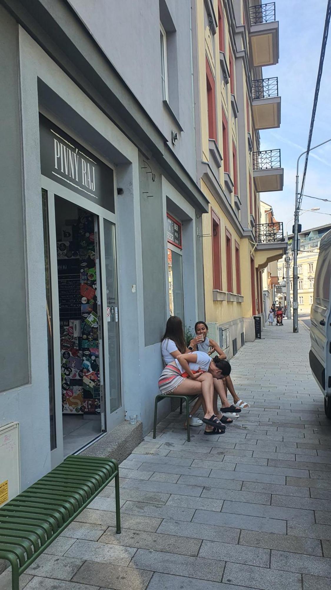 Mlynske Nivy 6, Ba Apartment Bratislava Luaran gambar
